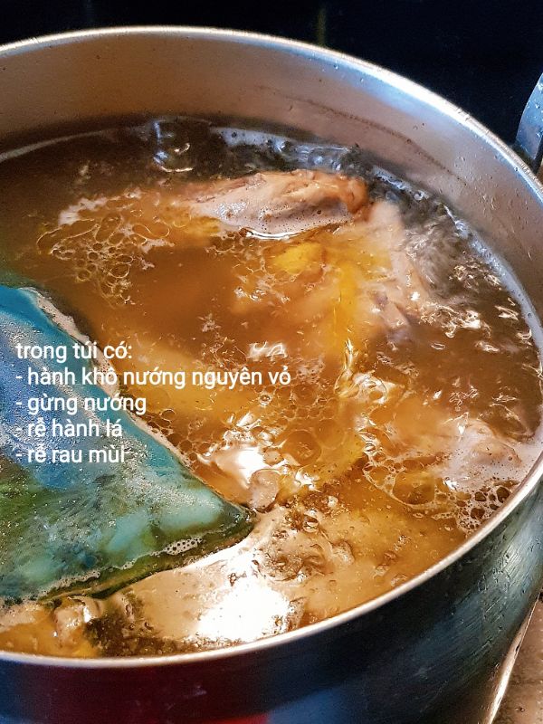 cach nau pho ga chuan vi ha noi 4 - Cách nấu Phở gà chuẩn vị Hà Nội đơn giản tại nhà