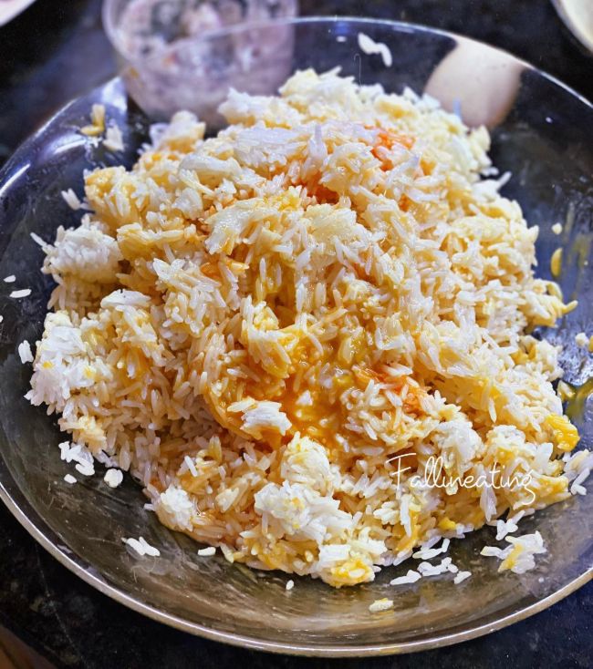 cach lam com rang dua bo chuan vi ha noi 2 - Cách làm Cơm rang trứng thập cẩm xúc xích siêu ngon đơn giản tại nhà