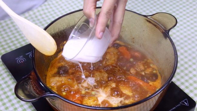 cach nau lagu ga nam 11 - Cách nấu Lagu gà nấm & đậu Hà Lan thơm ngon đơn giản tại nhà