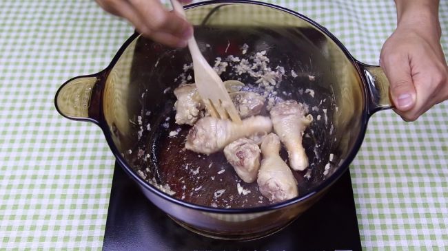 cach nau lagu ga nam 3 - Cách nấu Lagu gà nấm & đậu Hà Lan thơm ngon đơn giản tại nhà