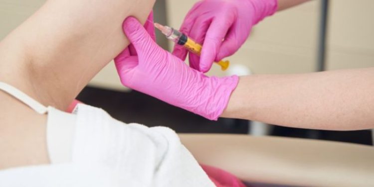Bí quyết cánh tay thon gọn: Cách tiêm Botox bắp tay
