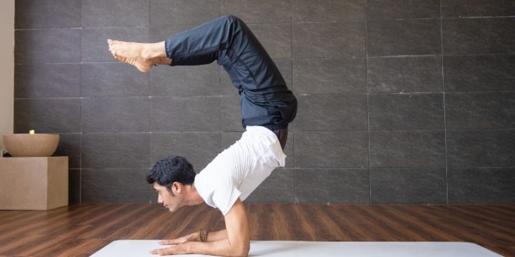 Tư thế bọ cạp trong Yoga: Nghệ thuật thăng bằng cơ thể