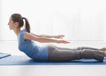 Tư thế Châu Chấu trong Yoga: Bí quyết giảm đau lưng