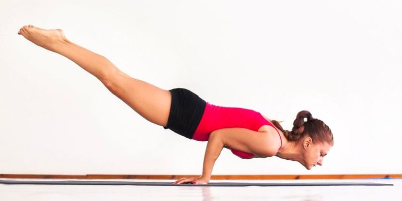 Cách thực hiện tư thế Con Công trong Yoga