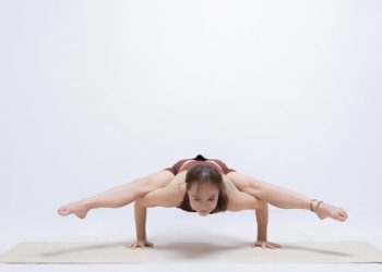 Bí kíp thực hiện tư thế Con Nhện trong Yoga chuẩn nhất