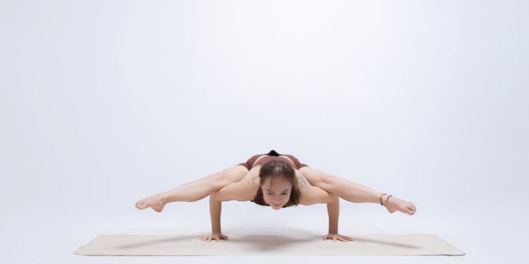 Bí kíp thực hiện tư thế Con Nhện trong Yoga chuẩn nhất