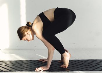 Kỹ thuật thực hiện tư thế con quạ trong Yoga