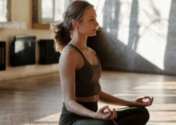 Tư thế con rùa Yoga: Bí quyết cải thiện sức khỏe bất ngờ
