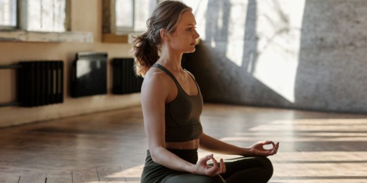 Tư thế con rùa Yoga: Bí quyết cải thiện sức khỏe bất ngờ