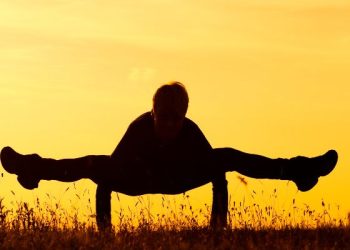 Yoga tư thế con đom đóm giúp thư giãn và tăng cường sức khỏe