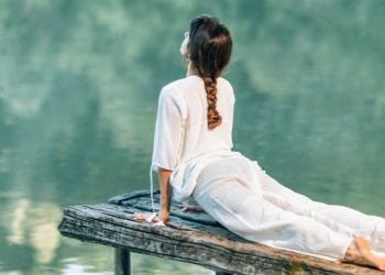 Khám phá tư thế rắn hổ mang trong Yoga: Sức mạnh và dẻo dai
