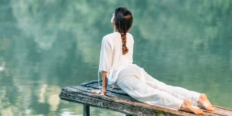 Khám phá tư thế rắn hổ mang trong Yoga: Sức mạnh và dẻo dai