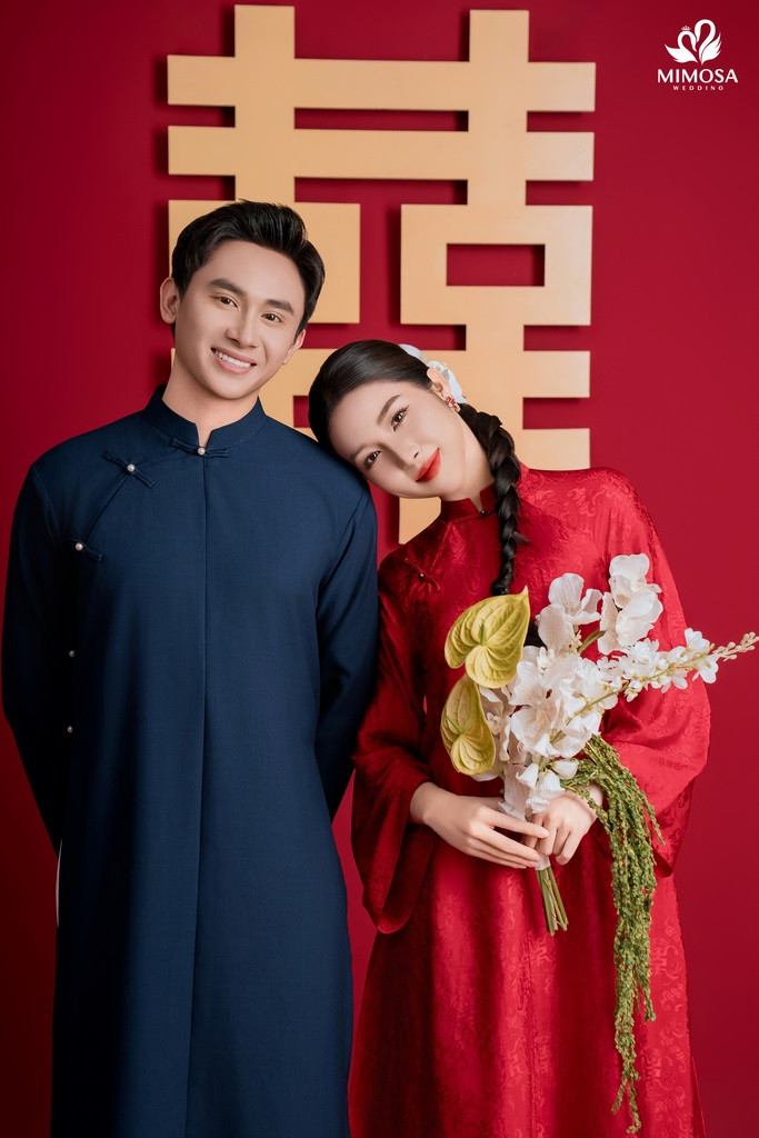 Màu đỏ là màu tương hợp với mệnh Hỏa, phù hợp cho cô dâu chú rể tuổi Ất Hợi 1995
