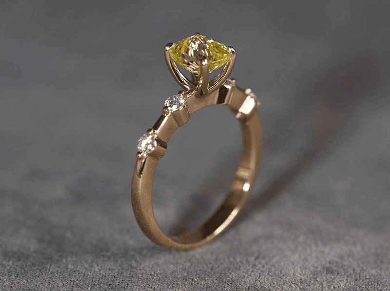 Đá Sapphire vàng có thể hỗ trợ hóa giải sao Thái Bạch, khi sử dụng sẽ giúp nữ Tân Tỵ ổn định được tài chính