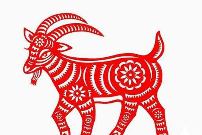 Một người phụ nữ tập Yoga ngoài trời vào buổi sáng