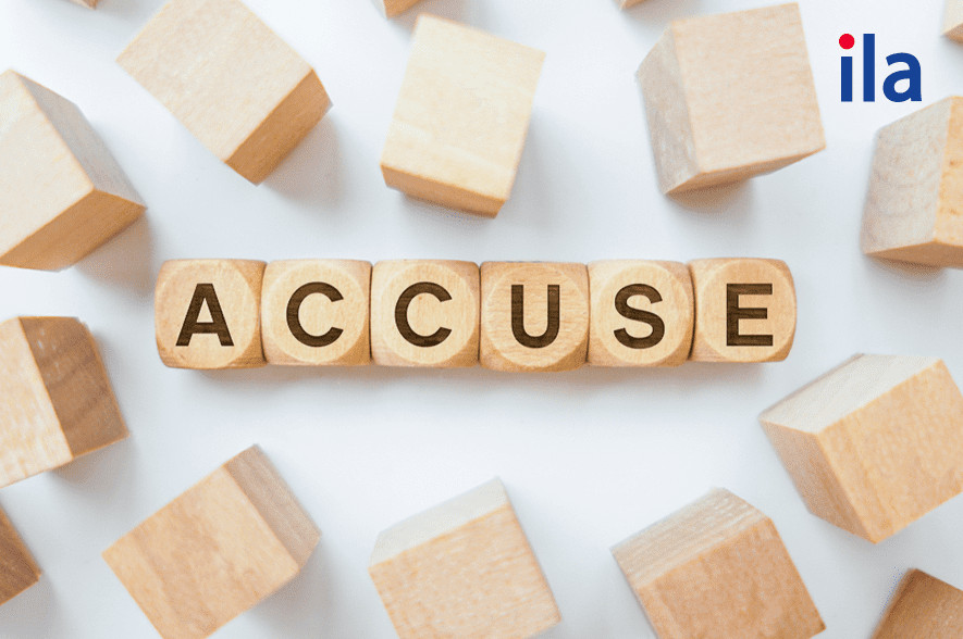 Giải thích cấu trúc accuse ở thể chủ động