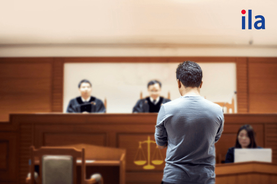 Định nghĩa cơ bản của Accused và cách sử dụng trong câu
