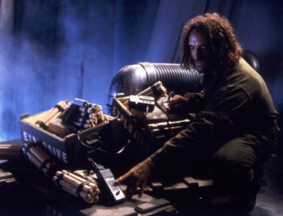Kim Coates trong vai Carlo