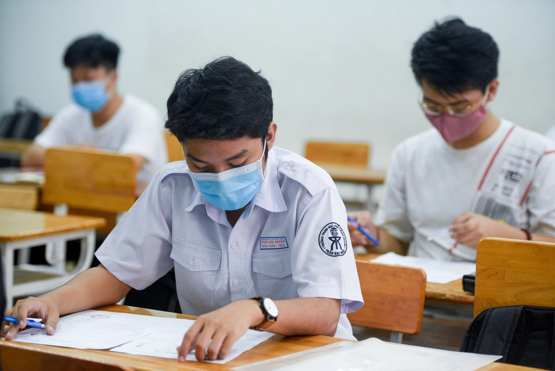 Học sinh làm bài thi Ngữ văn trong Kỳ thi tốt nghiệp THPT 2021