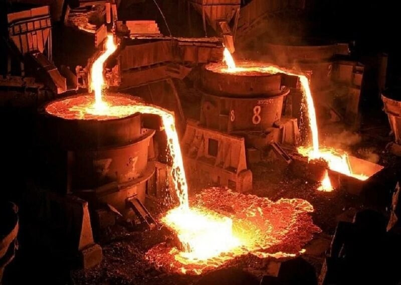 Quá trình nung chảy kim loại sắt trong môi trường nhiệt độ cao