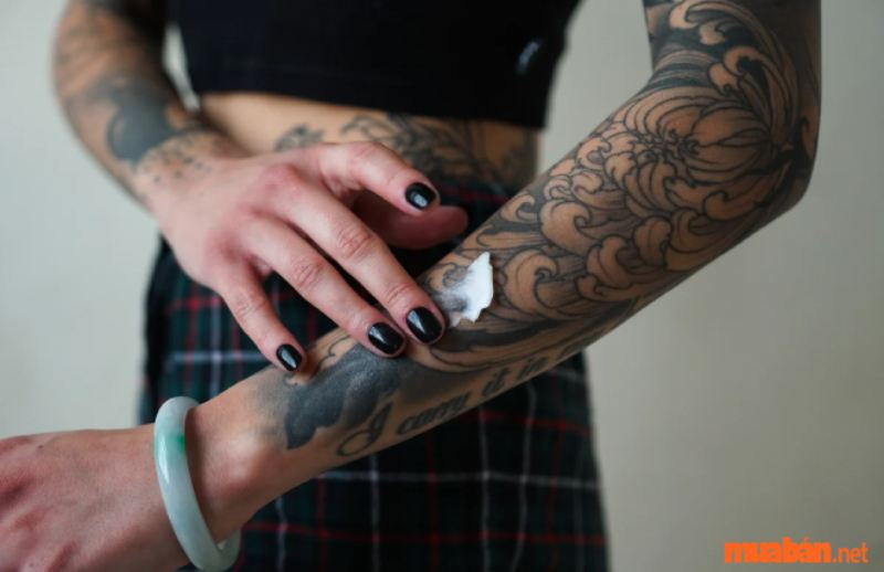 Chăm sóc đúng cách giúp hình xăm mau lành và giữ được màu sắc tươi mới, đảm bảo tính thẩm mỹ lâu dài