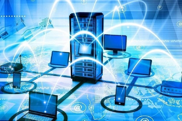 Màn hình máy tính với các biểu tượng công nghệ