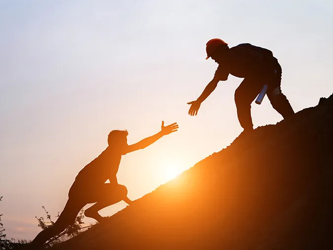 Hai người đang trò chuyện và chia sẻ